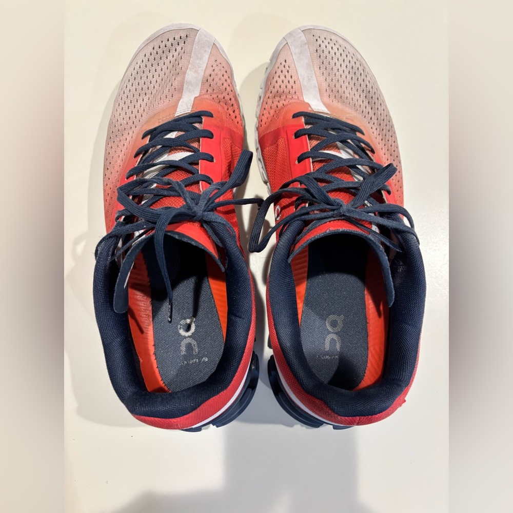 On cloud sneakers size 10